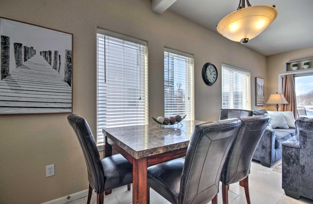 Lakefront Ozark Condo With Views And Boat Slip! เลกโอซาร์ก ภายนอก รูปภาพ